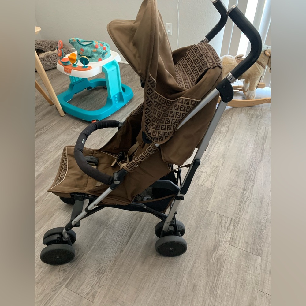Stroller Fendi Inglesina original, color brown, 4 wheels, Good conditions